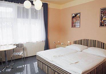 Hotel Stirka Praha Bagian luar foto